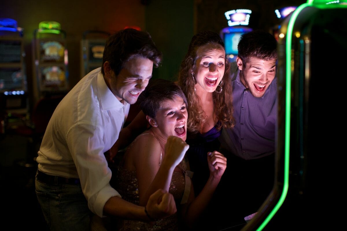 Should You Bet Big Or Small On The Slot Machines? (1)