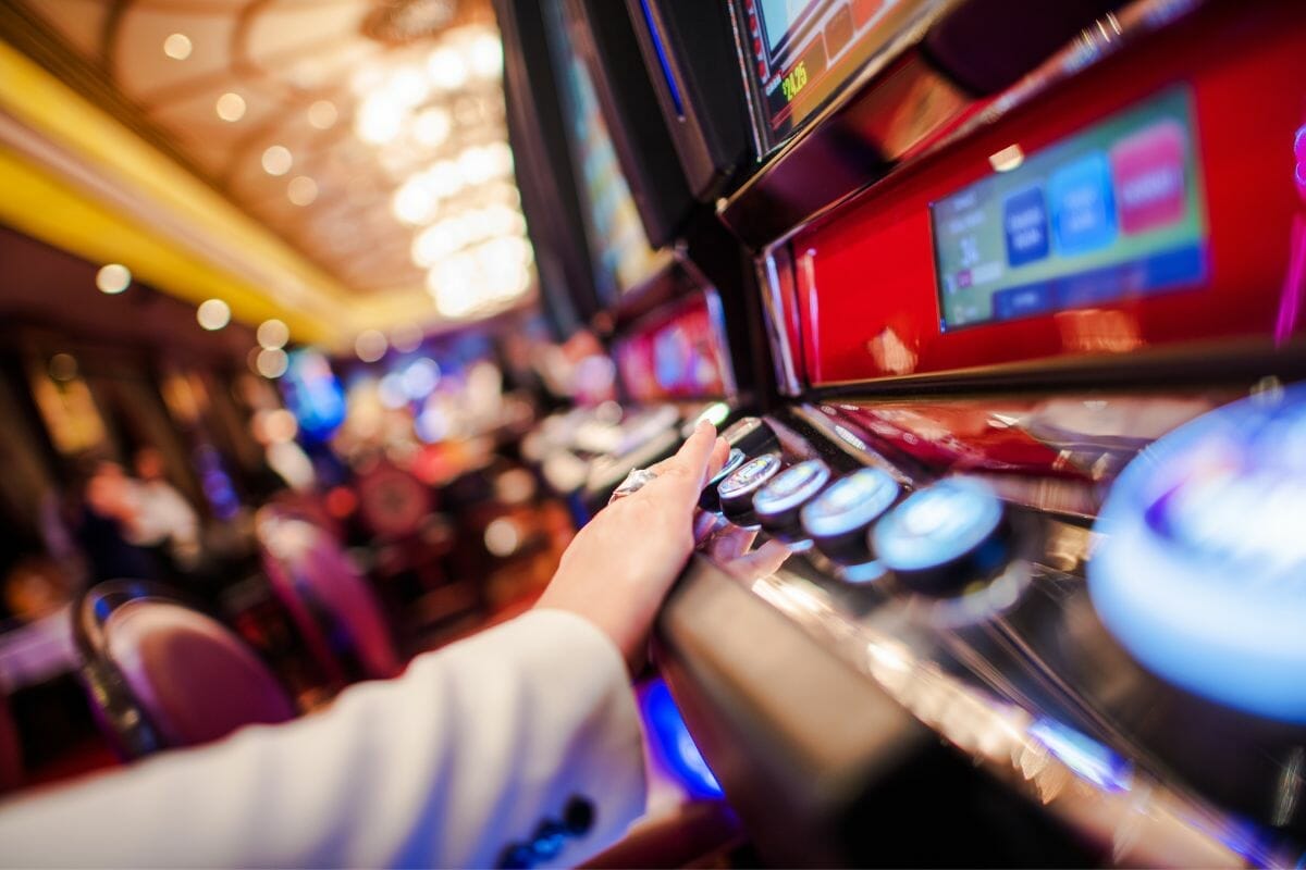 What Is A Multihand Video Poker Machine?