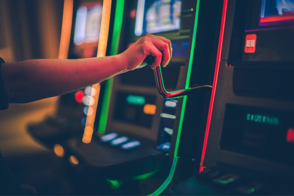 Why Should You Read The Pay Table On Your Slot Machine? (1)